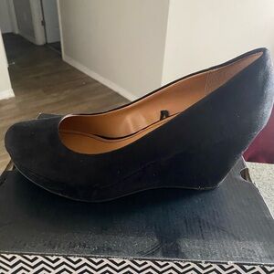 Elegant Black Wedge Pumps